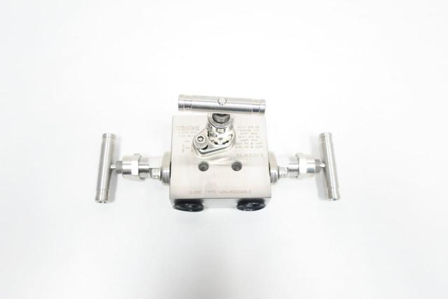 WHITNEY SS-M3NBF8 STAINLESS INSTRUMENT MANIFOLD