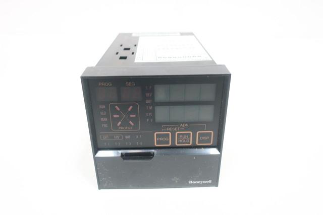 YAMATAKE DCP2160DK09E00300 TEMPERATURE CONTROLLER