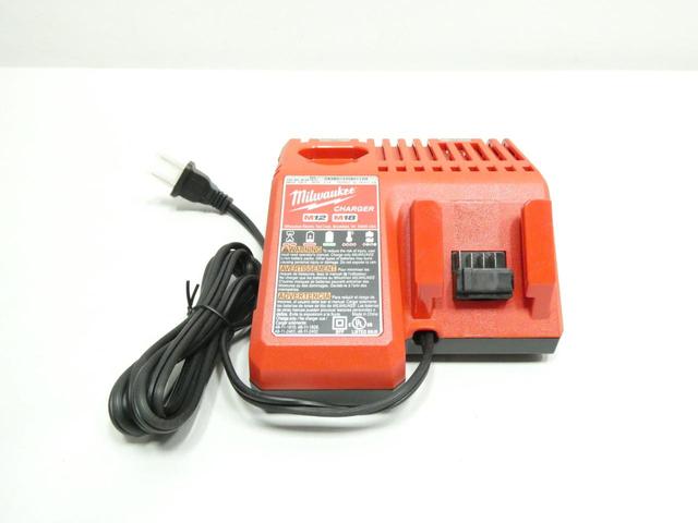 MILWAUKEE 48-59-1812 M12 M18 MULTI-VOLTAGE BATTERY CHARGER 120V-AC 12-18V-DC 3A
