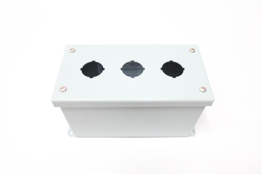 HAMMOND 1437C STEEL PUSHBUTTON ENCLOSURE 7-3/4IN 3-3/4IN 4-1/2IN