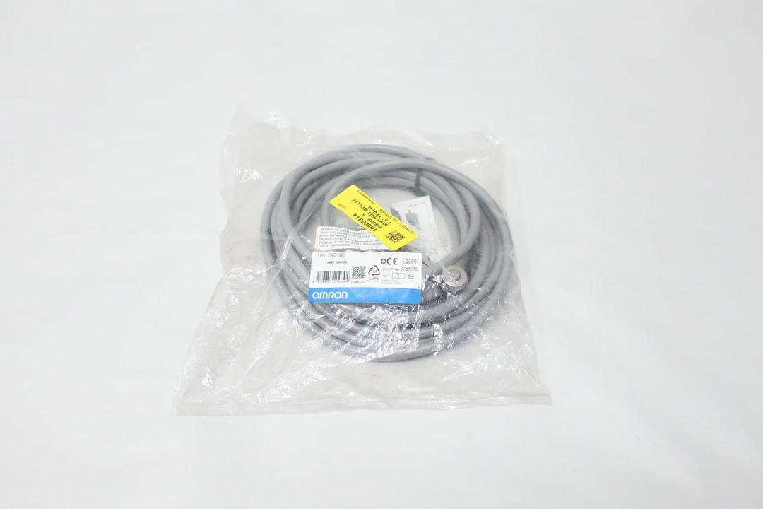 OMRON D4C-1320 LIMIT SWITCH 250V-AC 30V-DC