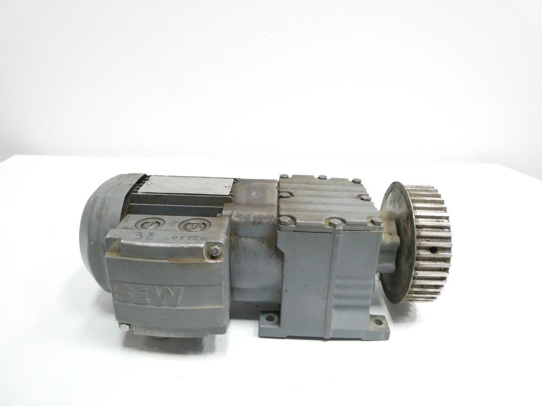 SEW EURODRIVE R17 DR63S4 GEARMOTOR 26RPM 3PH 0.12KW 230/400V-AC