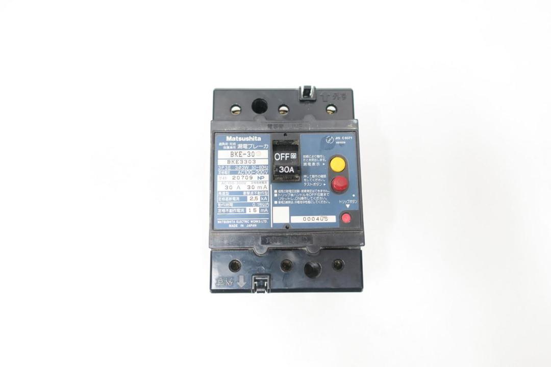 MATSUSHITA BKE-30 BKE3303 MOLDED CASE CIRCUIT BREAKER 3P 30A AMP 100-200V-AC
