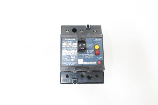 MATSUSHITA BKE-30 BKE3303 MOLDED CASE CIRCUIT BREAKER 3P 30A AMP 100-200V-AC