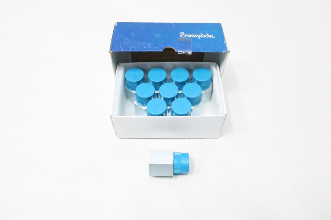 BOX OF 10 SWAGELOK S-12-A-12RT STEEL PIPE ADAPTER 3/4IN NPT X 3/4IN MISOT