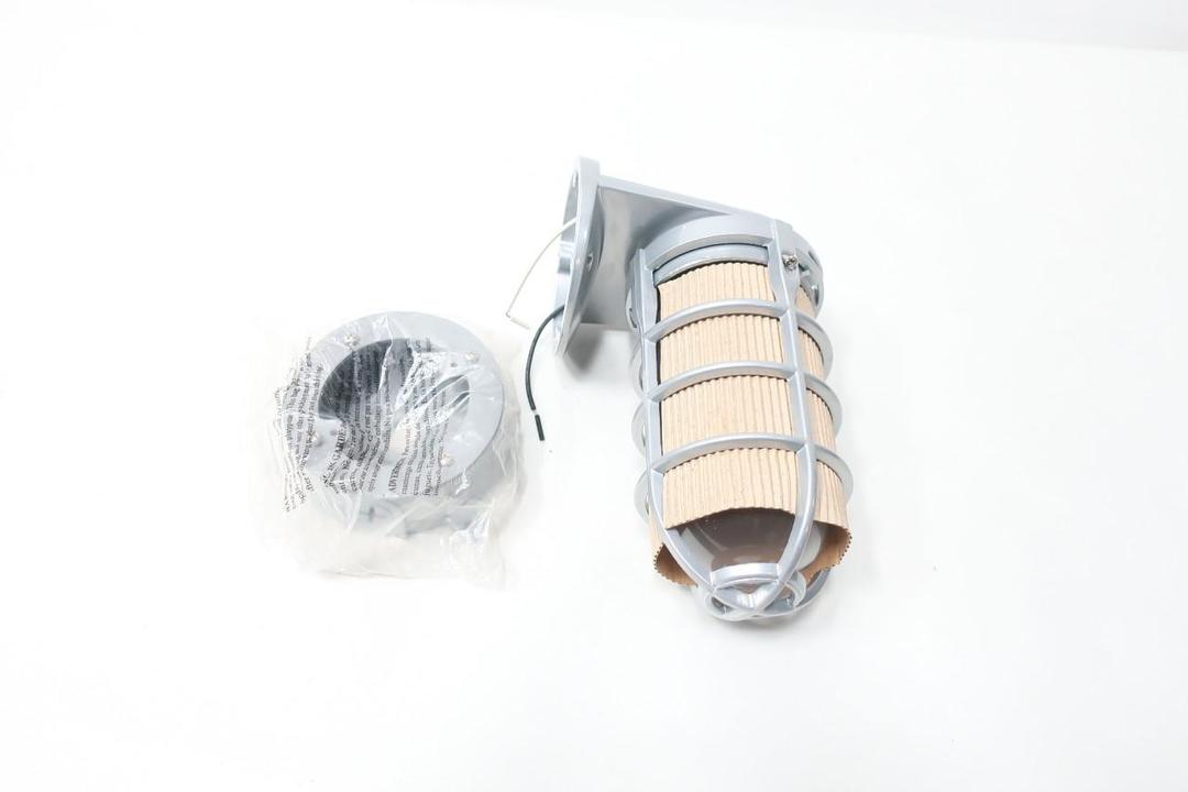 CCI L1707 INCANDESCENT VANDAL RESISTANT SECURITY LIGHT 150W
