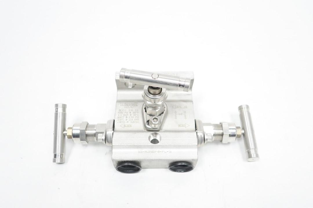 WHITEY SS-M3NBF8-FL-G INSTRUMENT MANIFOLD 6000PSI