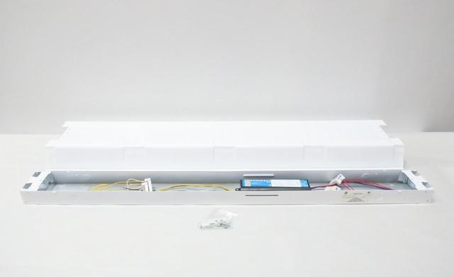 LITHONIA LIGHTING R 2 40 347 ES FLUORESCENT LIGHT FIXTURE 347V-AC