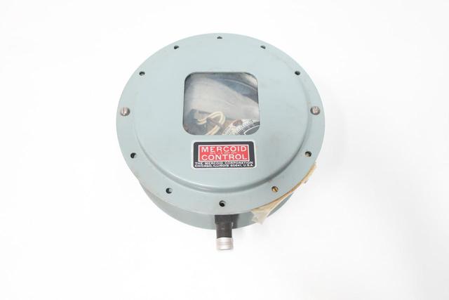 MERCOID DSW-223-3-8S PRESSURE SWITCH 10-200PSI 120/240V-AC