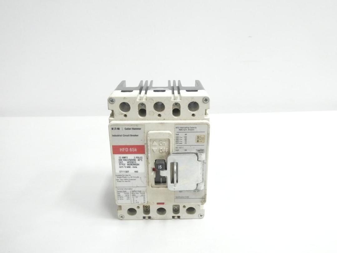EATON HFD3015 MOLDED CASE CIRCUIT BREAKER 3P 15A AMP 600V-AC