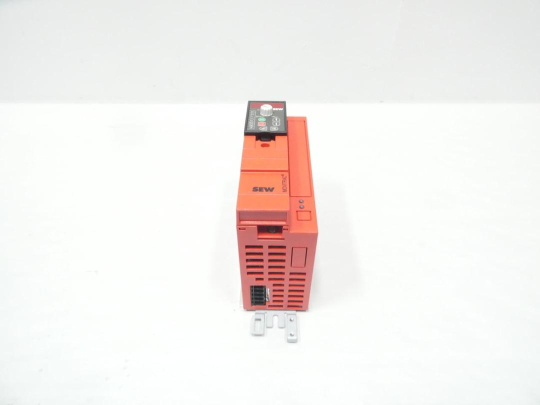 SEW EURODRIVE MC07B0005-5A3-4-00 FREQUENCY INVERTER 400V-AC 60HZ 400V-AC 0.55KW