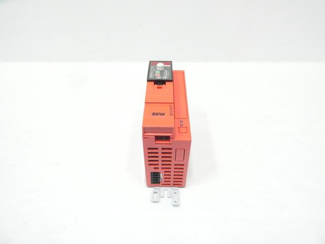 SEW EURODRIVE MC07B0005-5A3-4-00 FREQUENCY INVERTER 400V-AC 60HZ 400V-AC 0.55KW