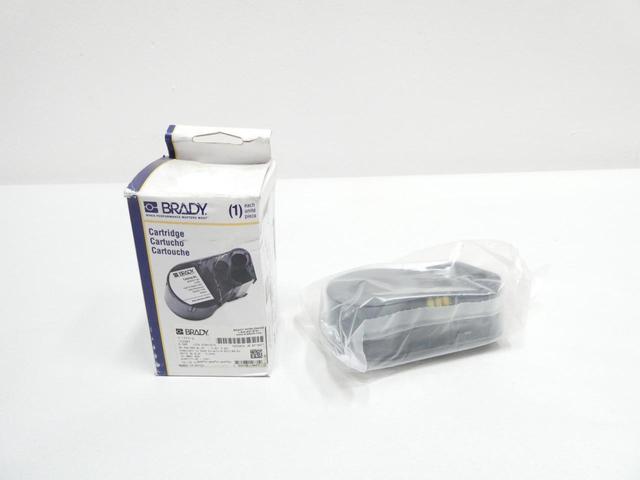 BRADY MC-500-595-BL-WT WHITE ON BLUE LABEL CARTRIDGE 0.5IN X 25FT