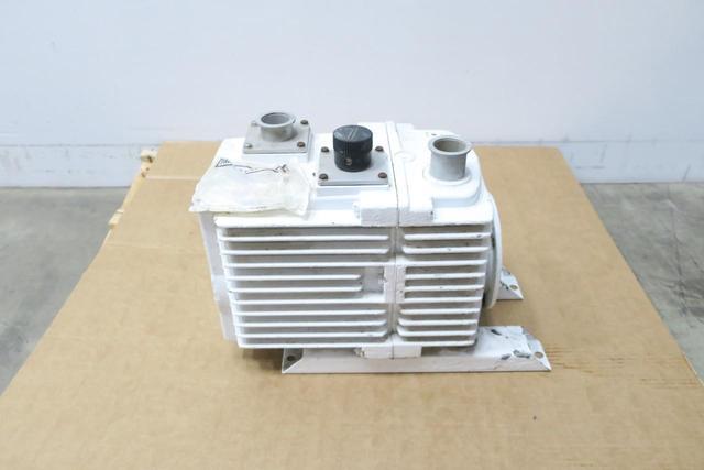 LEYBOLD D30AC TRIVAC 2 STAGE ROTARY VACUUM PUMP 1-1/2IN X 1-1/2IN