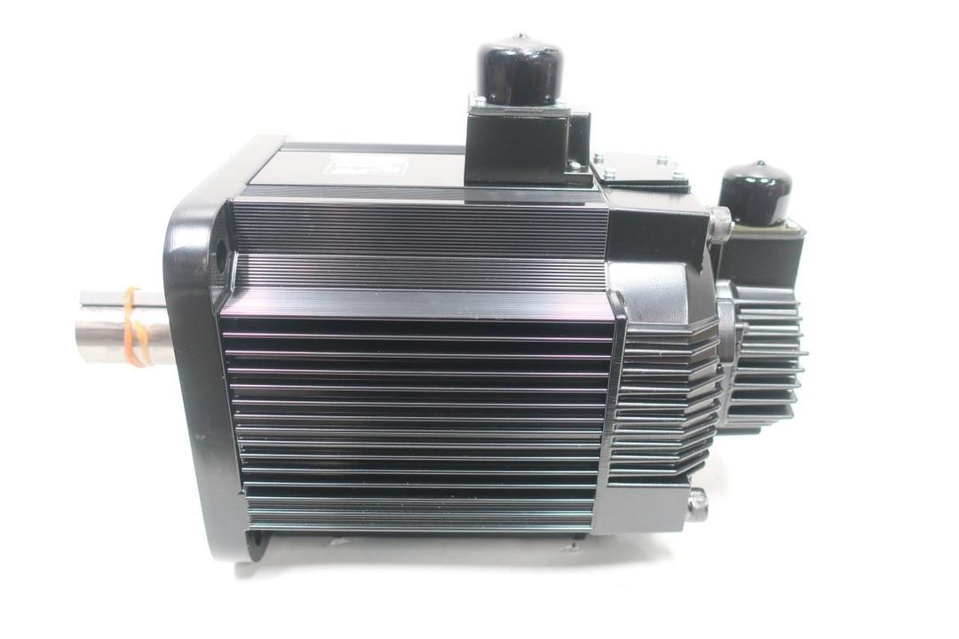 OMRON R88M-W4K415T-BS2 SERVO MOTOR 4400W 1500RPM 28.4NM 200V-AC