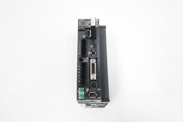 OMRON R88D-KN02L-ML2 SERVO DRIVE 0-500HZ 100-120V-AC 0-120V-AC 3PH 200W