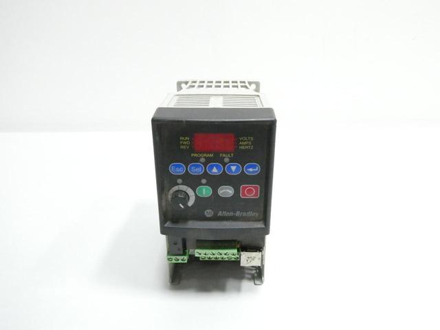 ALLEN BRADLEY 22A-D4P0N104 POWERFLEX 4 AC VFD DRIVE 0-240HZ 0-460V-AC 2HP