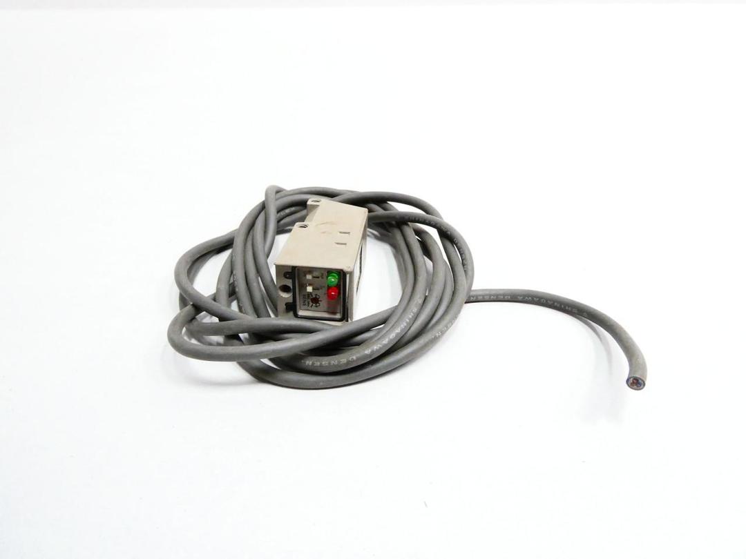 OMRON E3S-CR61 PHOTOELECTRIC SENSOR 10-30V-DC