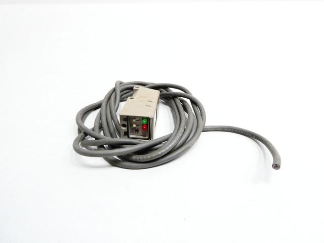 OMRON E3S-CR61 PHOTOELECTRIC SENSOR 10-30V-DC