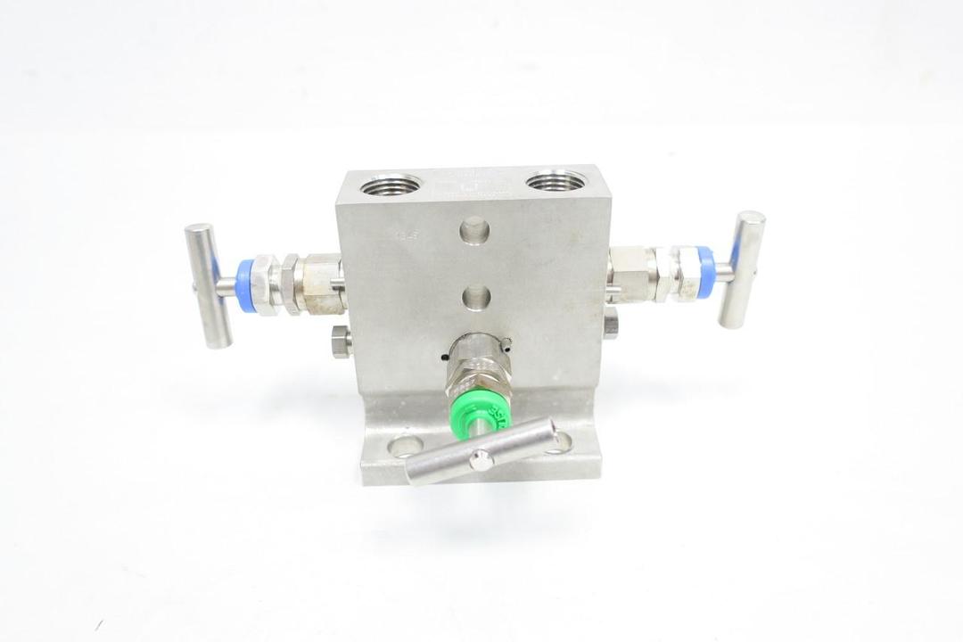 PARKER EFS38N STAINLESS INSTRUMENT MANIFOLD 6000PSI 1/2IN NPT
