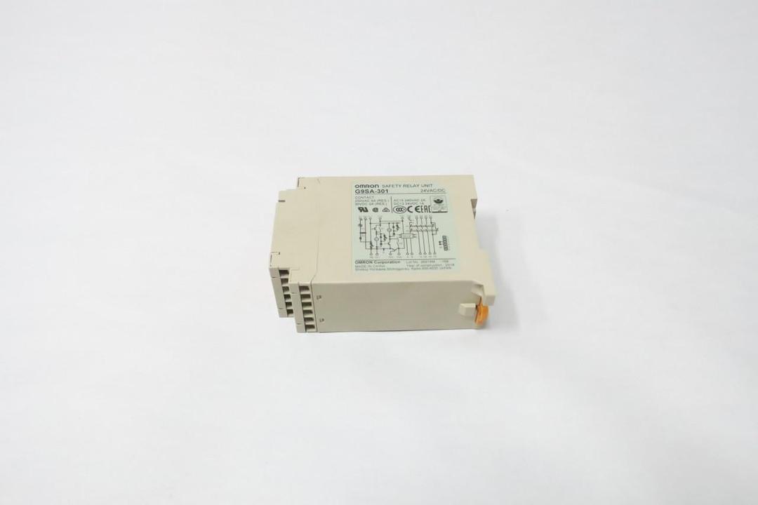 OMRON G9SA-301 SAFETY RELAY 24V-AC/DC