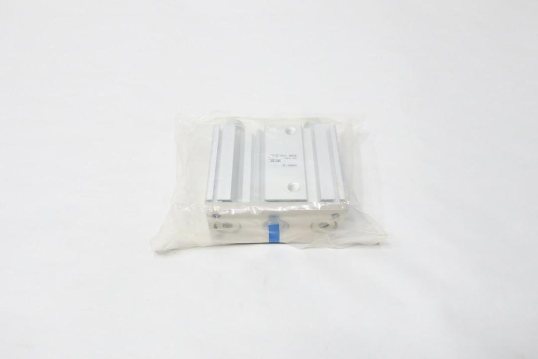 SMC MGQM32-30 PNEUMATIC GUIDE BEARING DOUBLE ACTING 0.25IN 1MPA