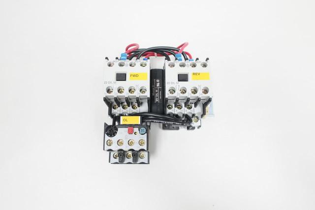 MOELLER DIUL00M/22/Z00-2.4/MV REVERSING STARTER 120V-AC 5HP