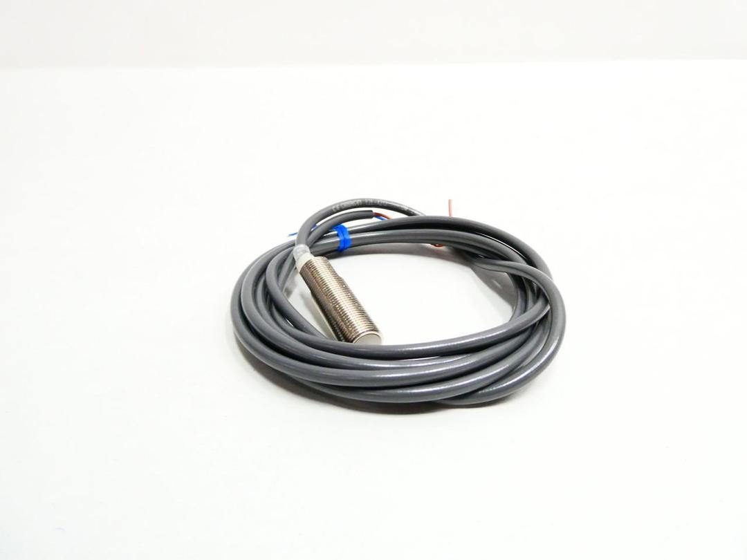 OMRON E2E-X2Y2 PROXIMITY SENSOR 24-240V-AC