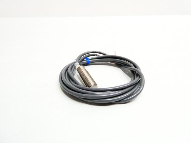 OMRON E2E-X2Y2 PROXIMITY SENSOR 24-240V-AC