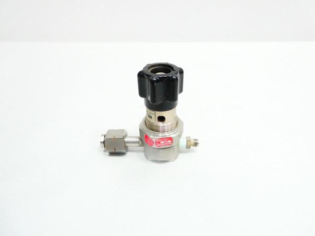 MATHESON 3590A-330 GAS REGULATOR 3000PSI