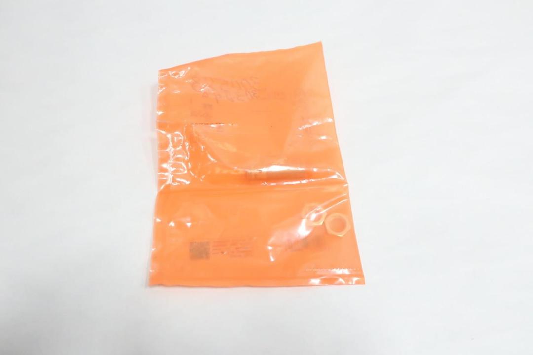 IFM EFECTOR IFS205 IFB3007-BPKG/US-104 PROXIMITY SENSOR 10-30V-DC