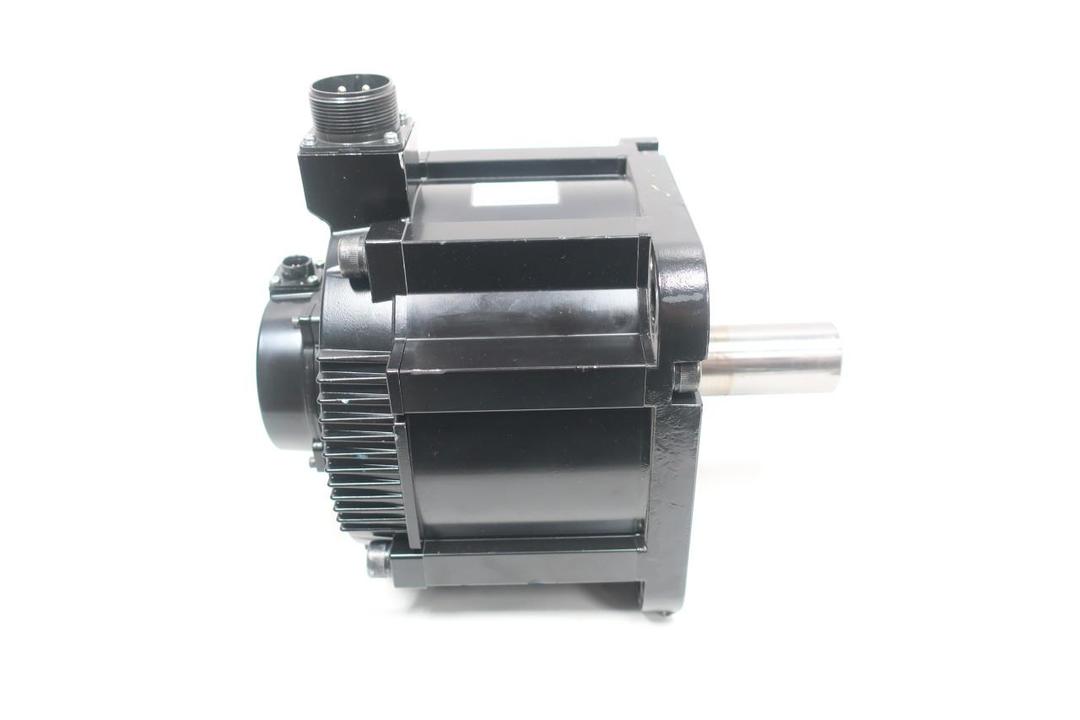 KEYENCE SV-M500AS SERVO MOTOR 3PH 4.4KW 1500RPM 28.4NM 200V-AC