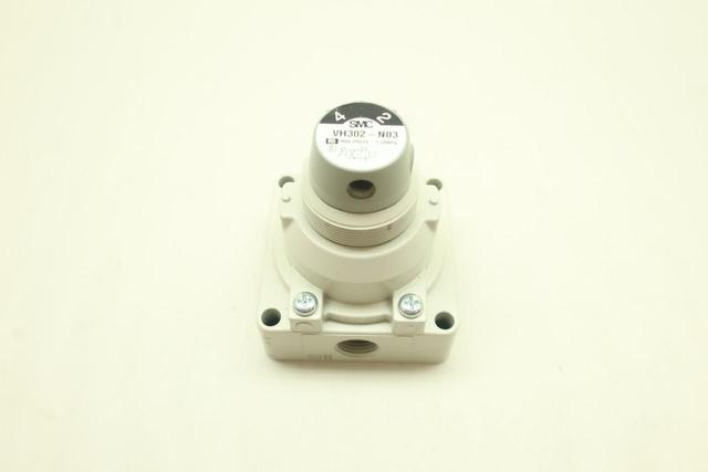 SMC VH302-N03 LEVER OPERATED CONTROL VALVE 3/8IN 1MPA