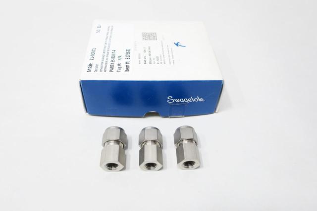 BOX OF 3 SWAGELOK SS-810-7-4 STAINLESS PIPE ADAPTER 1/2IN TUBE X 1/4IN NPT