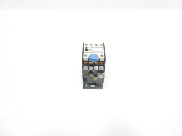 SIEMENS 3TH80 22-0A AC CONTACTOR 120V-AC 16A AMP