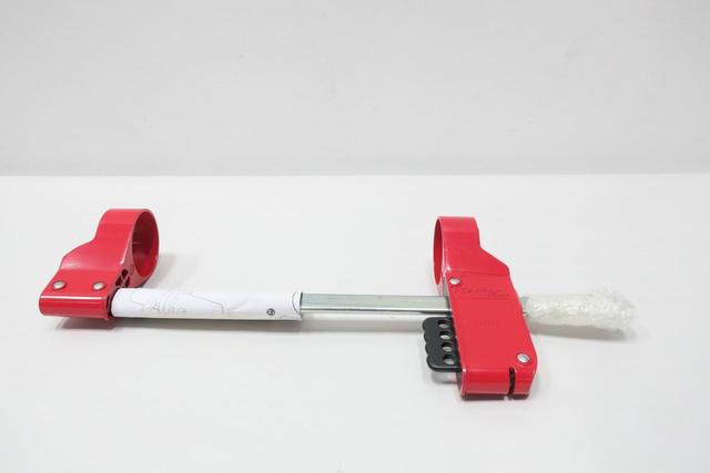 MASTER LOCK S3923 BLIND FLANGE LOCKOUT 1-5/16IN TO 1-7/8IN