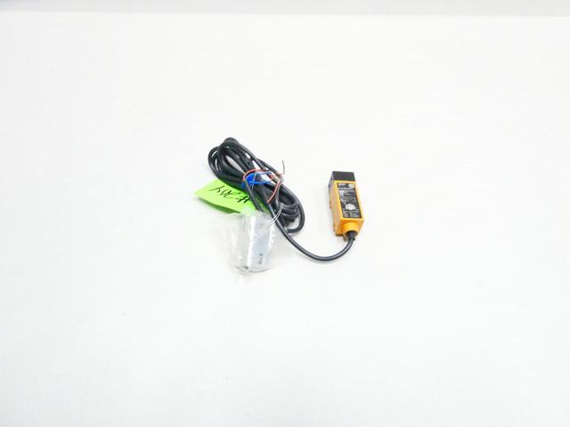OMRON E3S-DS30E4 PHOTOELECTRIC SWITCH 12-24V-DC