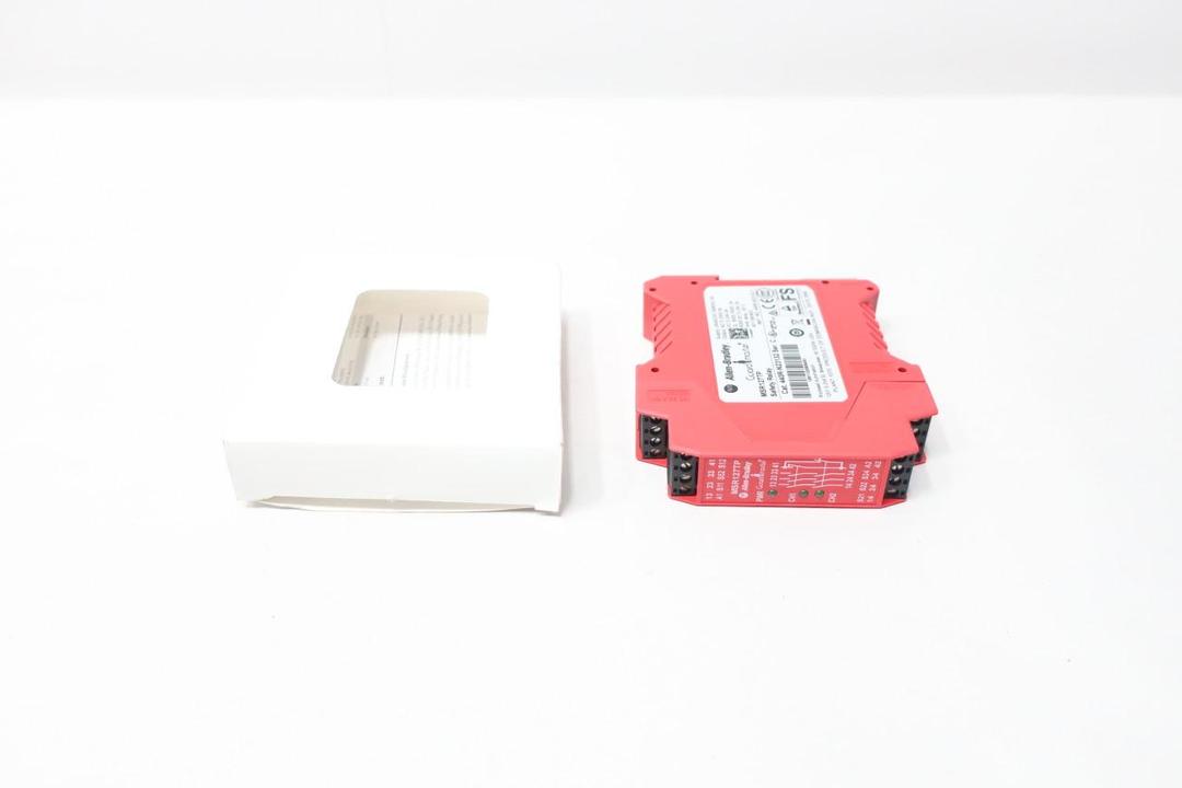 ALLEN BRADLEY 440R-N23132 MSR127TP GUARDMASTER SAFETY RELAY 24V-AC/DC