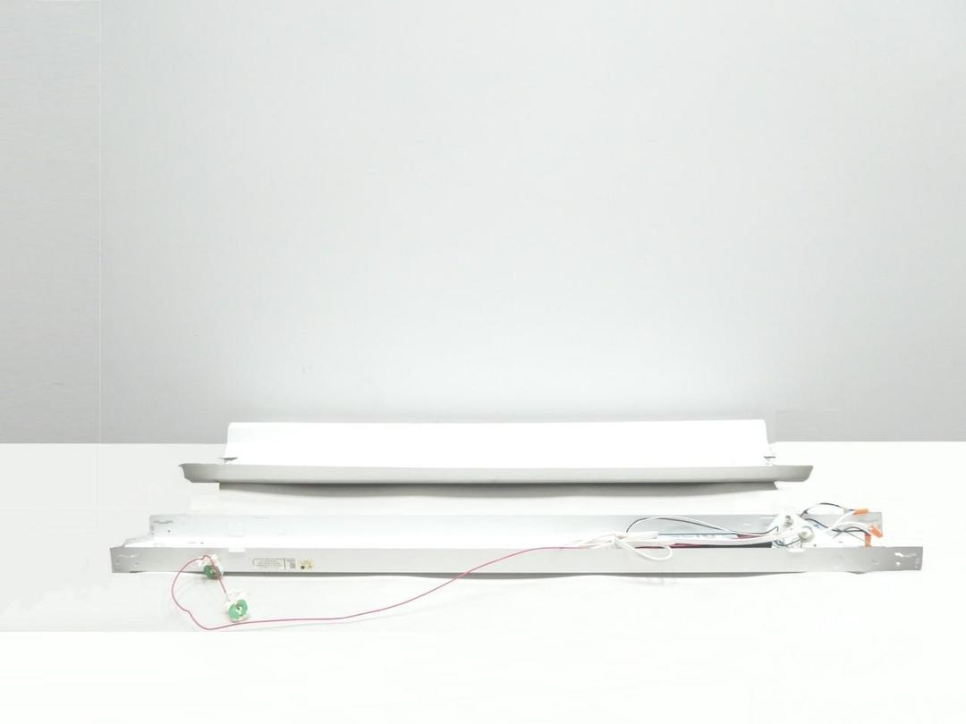 AFX ESI240E8XS FLUORESCENT LIGHT FIXTURE 40W 120-277V-AC