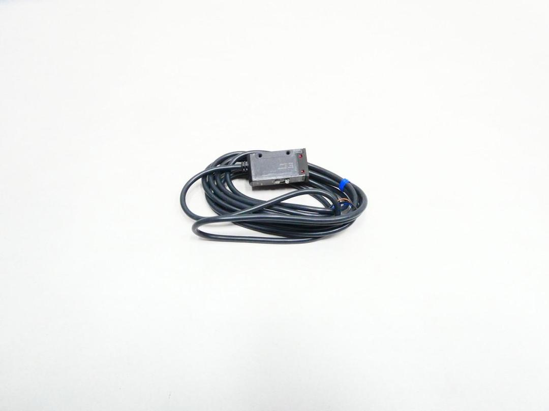 OMRON E3S-R11 PHOTOELECTRIC SENSOR 10-30V-DC