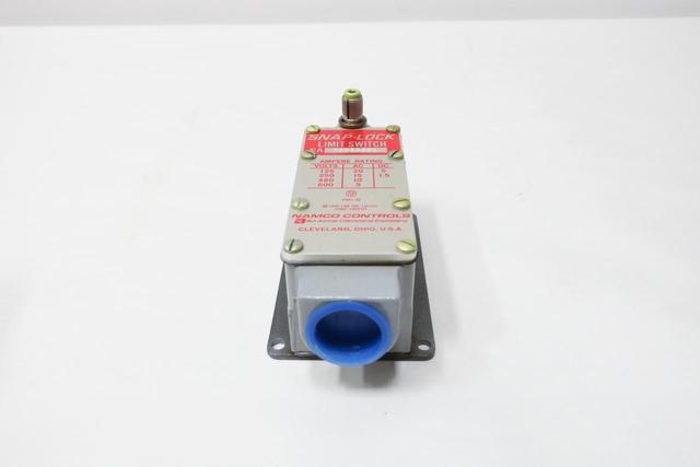 NAMCO EA700-50001 SNAP-LOCK LIMIT SWITCH 125/250/480/600V-AC 125/250V-DC