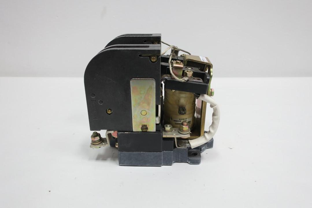 CUTLER HAMMER ME420CAC DC CONTACTOR 600V-DC 125V-DC 150A