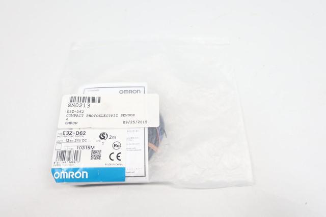 OMRON E3Z-D62 PHOTOELECTRIC SWITCH 12-24V-DC