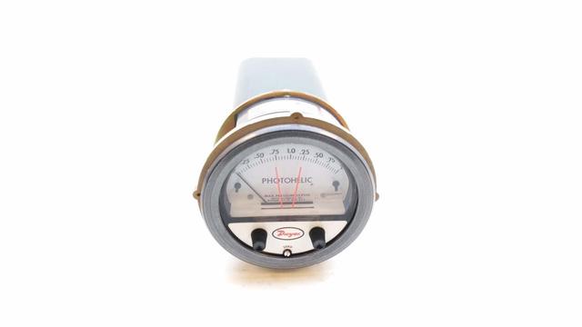 DWYER A3002 PHOTOHELIC 0-2IN-H2O 120V-AC PRESSURE SWITCH / GAGE