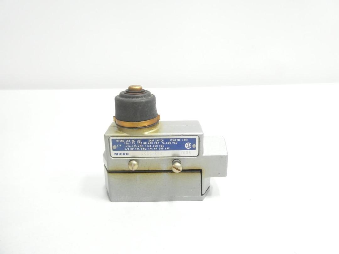 MICRO SWITCH BZE6-2RN PLUNGER LIMIT SWITCH 125/250/480/600V-AC