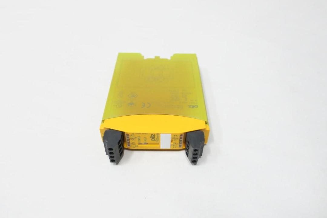 PILZ PNOZ M04P 773536 SAFETY RELAY SYSTEM EXPANSION MODULE