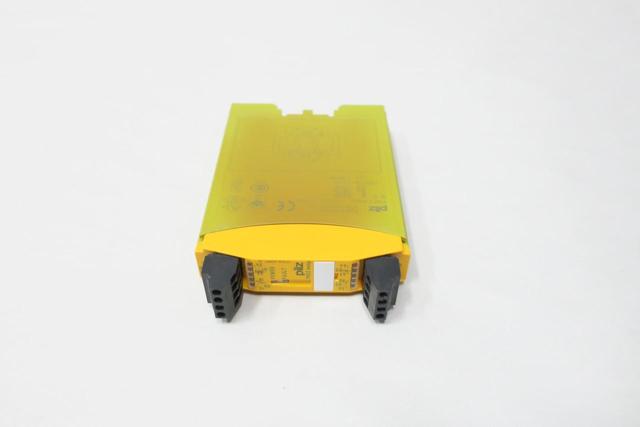 PILZ PNOZ M04P 773536 SAFETY RELAY SYSTEM EXPANSION MODULE