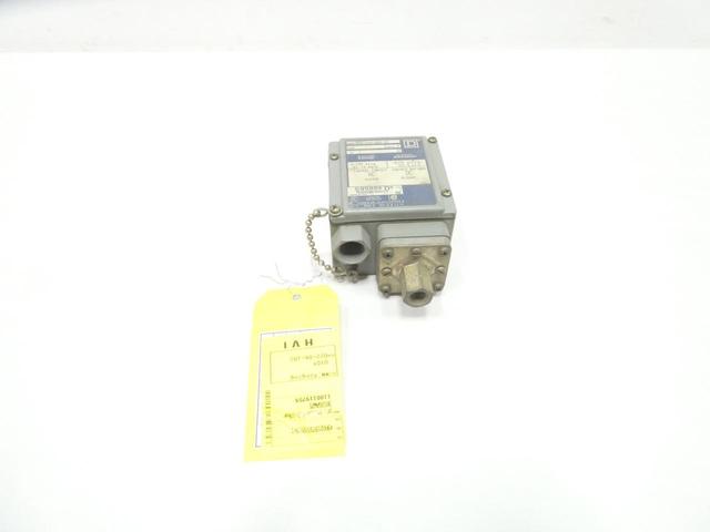 SQUARE D 9012 GAW-25 PRESSURE SWITCH 3-150PSI 600V-AC 300V-DC