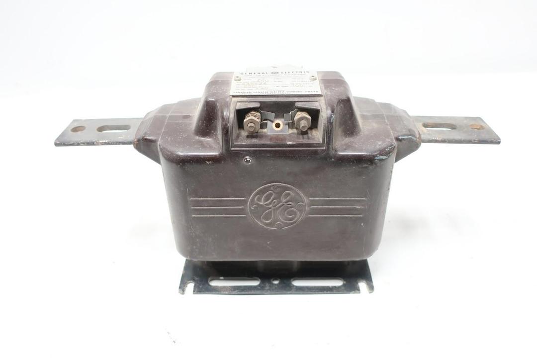 GENERAL ELECTRIC GE CM-8.7 31162X40 CURRENT TRANSFORMER 300:5A