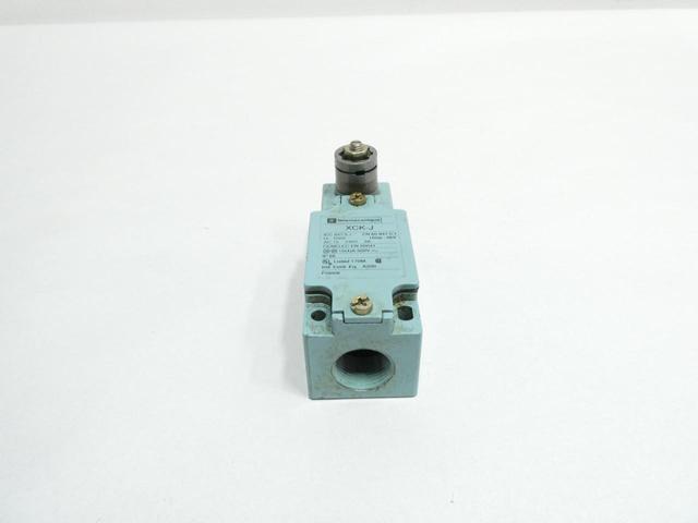 TELEMECANIQUE ZCK-J1 LIMIT SWITCH 240V-AC
